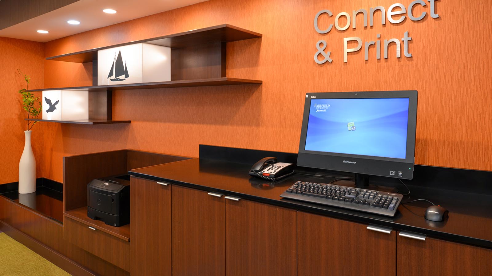 Hollister CA hotel business center