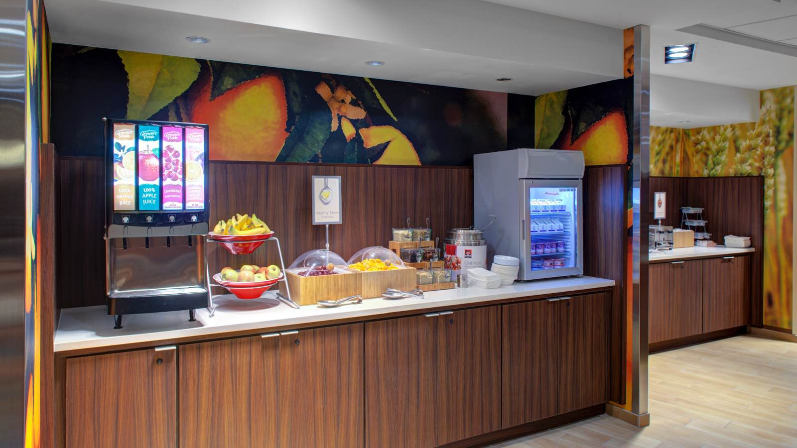 Hollister CA hotel dining
